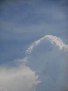 Blumenkohlwolke bei sommerlichen Gewitter.