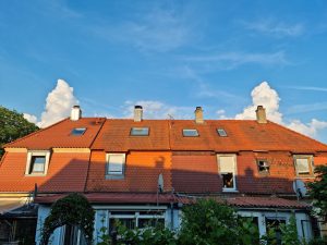 Hat das Haus etwa Ohren? Aufsteigende Wolken über Würzburg