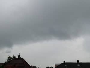 Graue tiefhängende Wolken, Nimbostratus