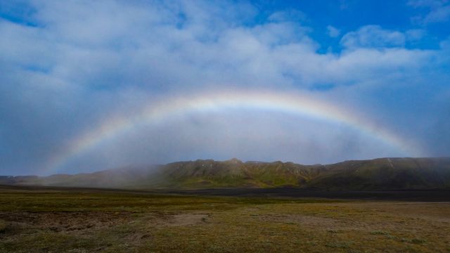 Island Regenbogen Regenbogen in Bodennähe