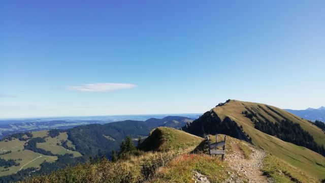Föhnwolke Eine Föhnwolke über den Bergen.