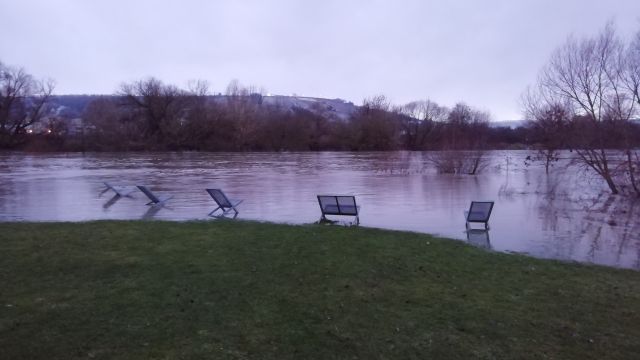 Hochwasser nach Regen und Schneeschmelze Hochwasser nach Regen und Schneeschmelze